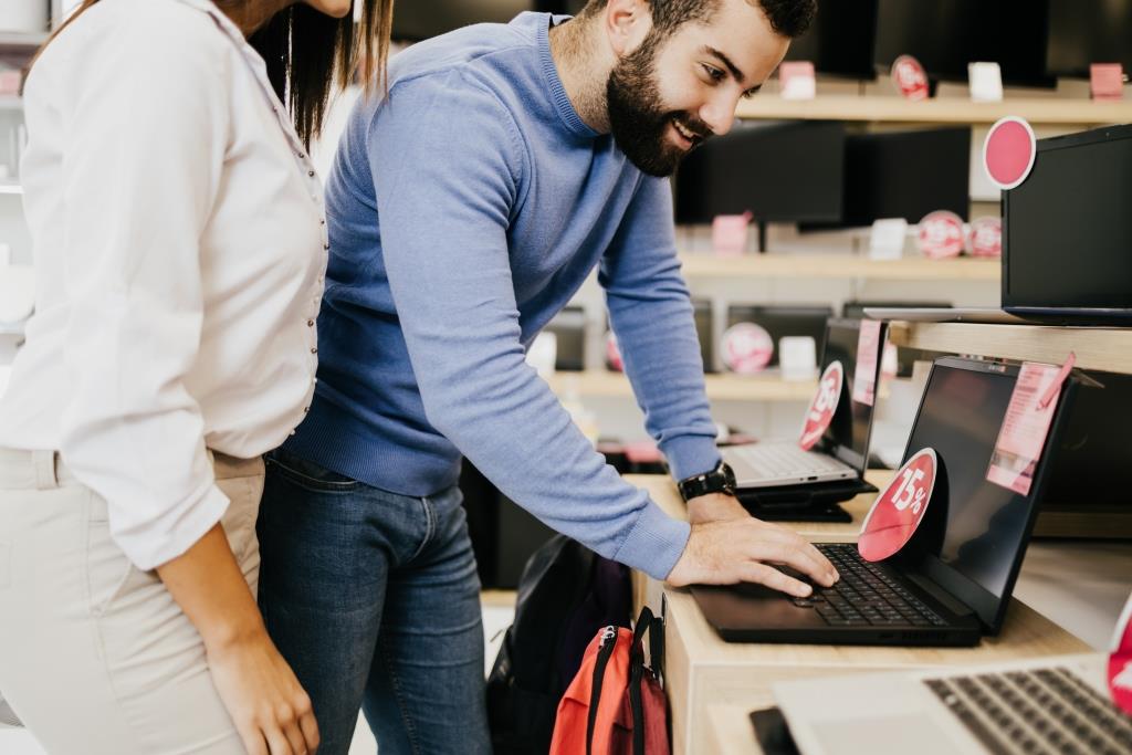 Retail computer shopping