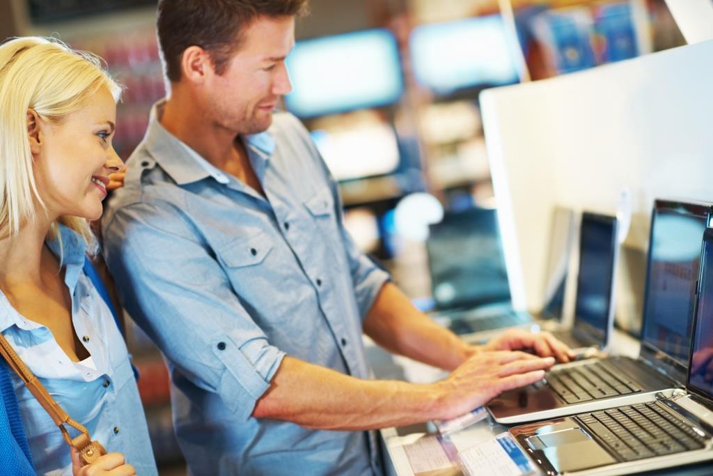 Customers buying a computer